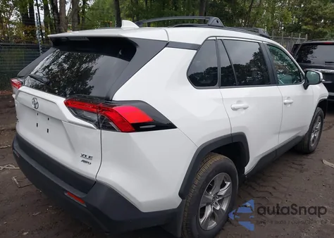 2025 Toyota Rav4 Xle z USA, uszkodzony, nr VIN 2T3P1RFV3SW558748